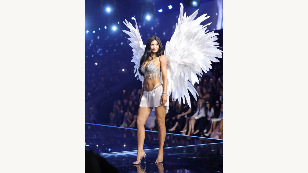 Kylie Jenner wearing the Fantasy Bra and wings on the Victoria’s Secret runway.